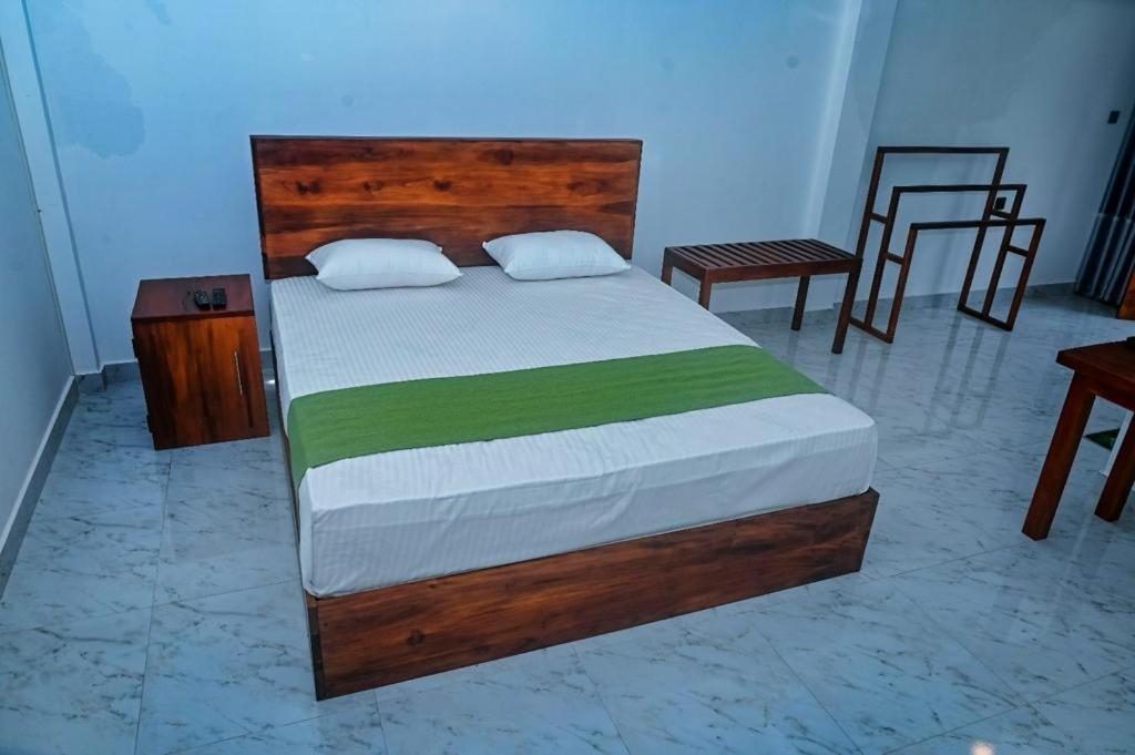 Emerald Home Stay อนุราธปุระ ภายนอก รูปภาพ