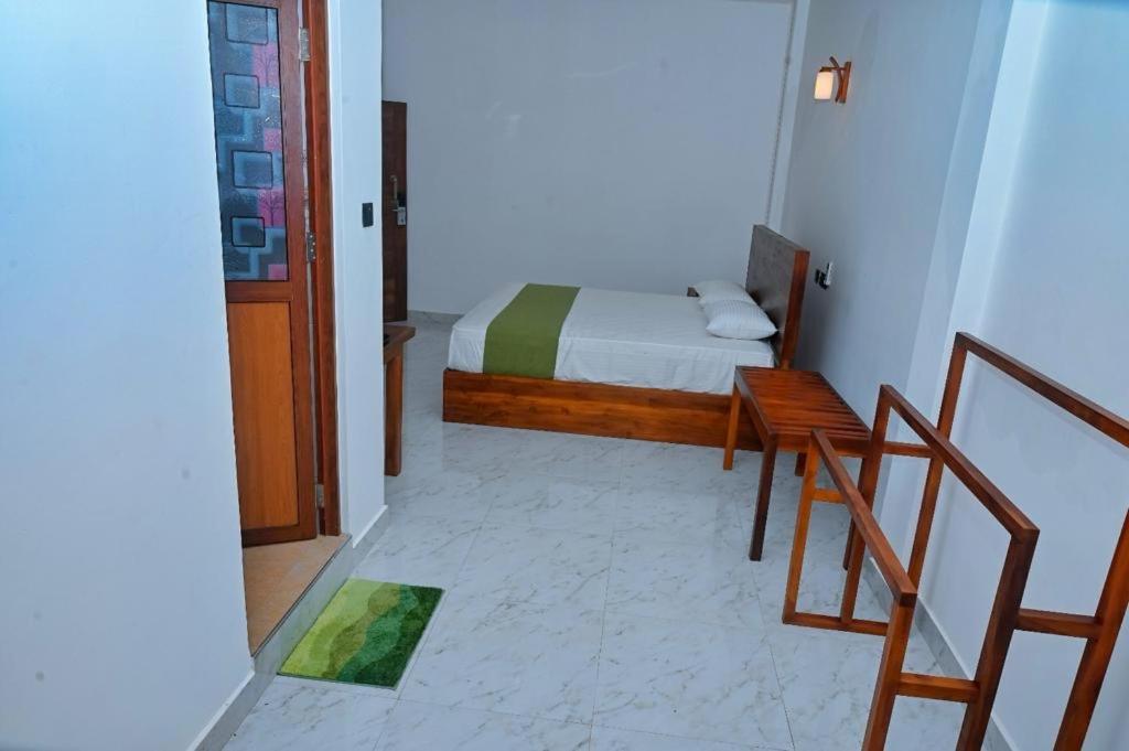 Emerald Home Stay อนุราธปุระ ภายนอก รูปภาพ