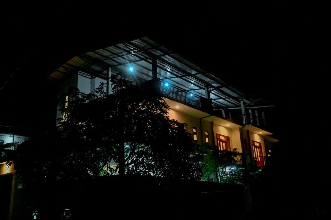 Emerald Home Stay อนุราธปุระ ภายนอก รูปภาพ