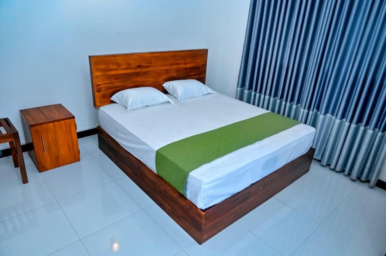 Emerald Home Stay อนุราธปุระ ภายนอก รูปภาพ